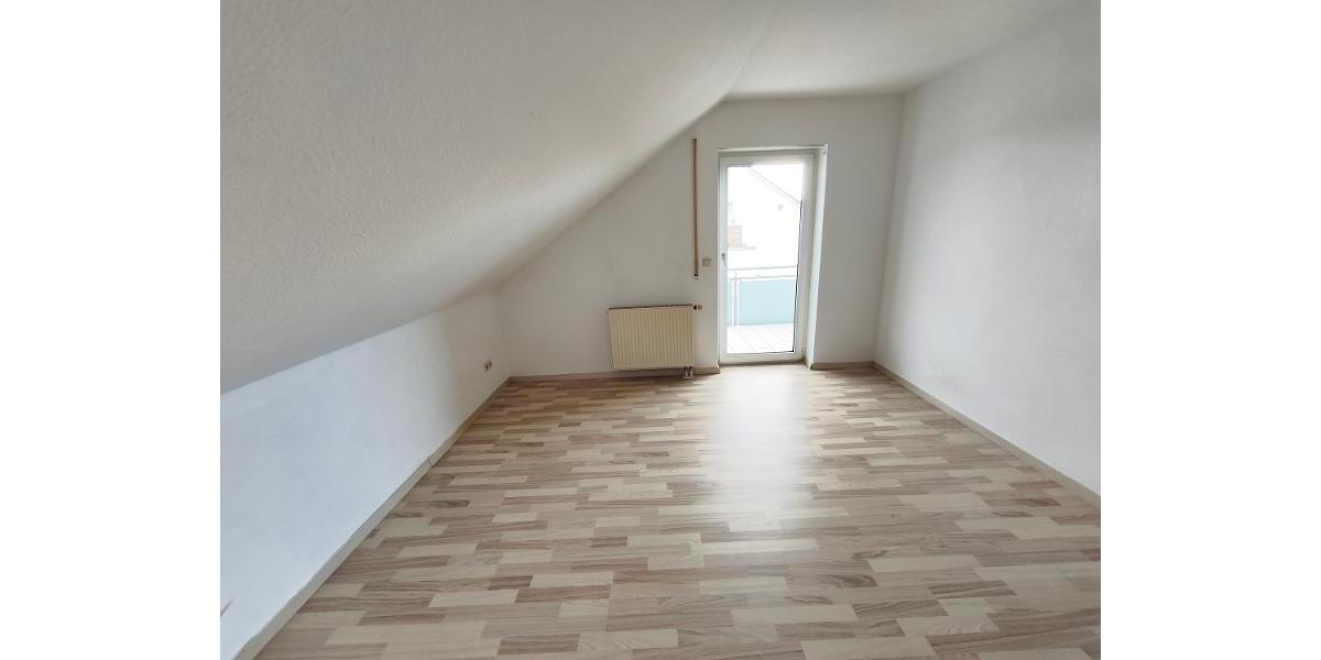 Kinder- /Arbeitszimmer mit Zugang zum Balkon Bild 2
