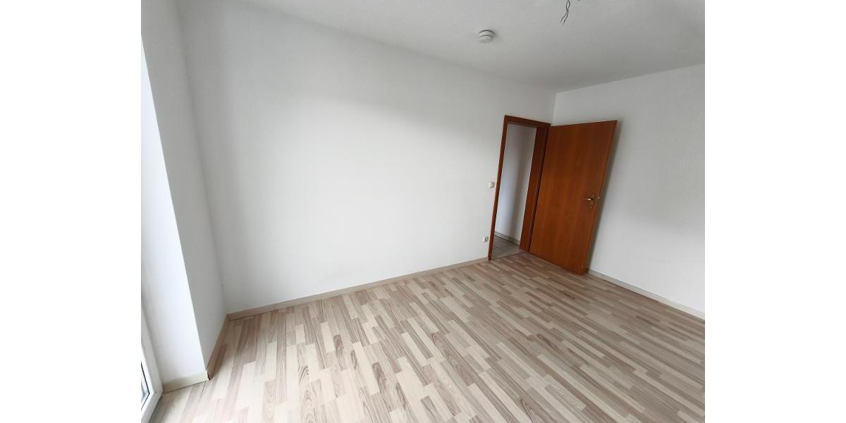 Kinder- /Arbeitszimmer mit Zugang zum Balkon Bild 3