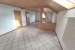 3 Zi. DG Wohnung mit Küche, Gartenmitbenutzung und Stellplatz - Etagenwohnung Weisendorf | Angebot:24351111