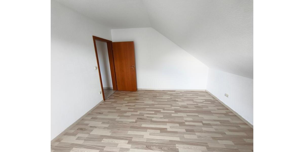 Kinder- /Arbeitszimmer mit Zugang zum Balkon Bild 4